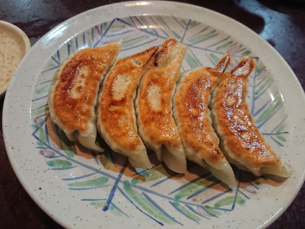 「焼き餃子 280円＋税 他いろいろ」@長秀龍 新座店の写真