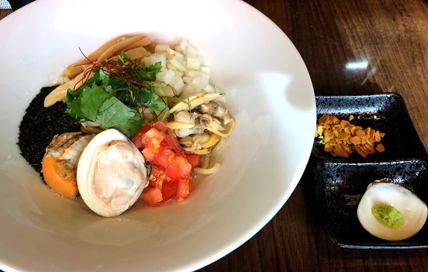 「【限定】蛤.帆立.あさりの豪華な混ぜそば」@寿製麺よしかわ 保谷店の写真