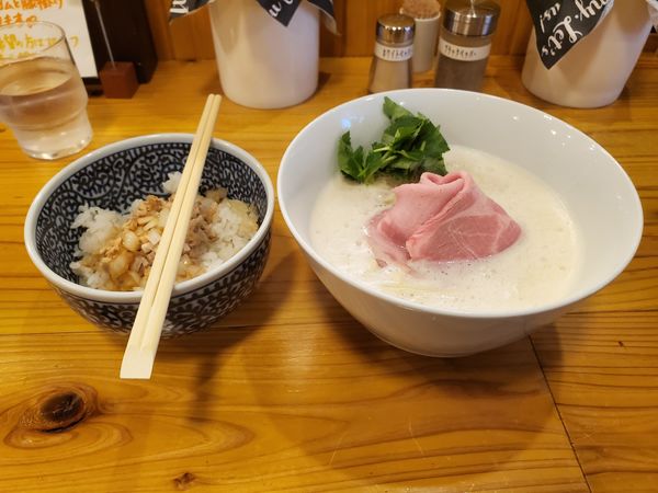 「泡白湯プラス白トリュフフレーバーと玉ねぎ丼」@まほろばの写真