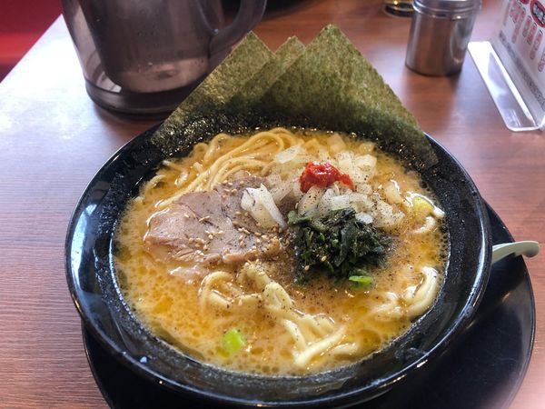 「豚骨醤油ラーメン」@横浜家系ラーメン 鶴乃家の写真