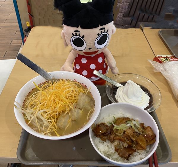 「味噌ラーメン450+辛ネギ130+肉３枚100」@スガキヤ モレラ岐阜店の写真