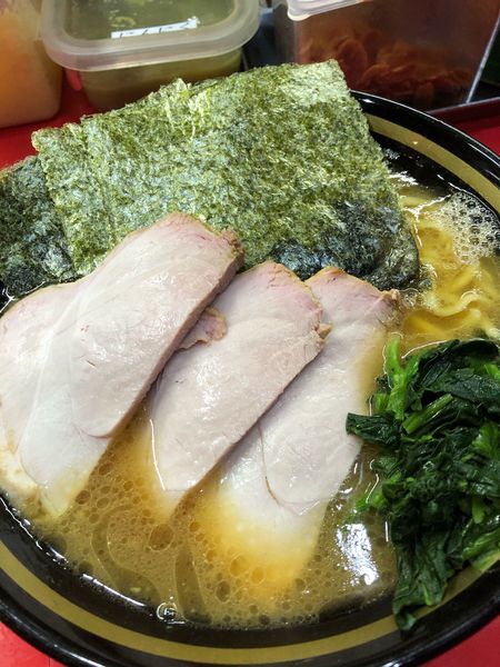 「チャーシュー麺中盛り硬め濃いめ、無料ライス」@横浜家系ラーメン 宗八 柏本店の写真