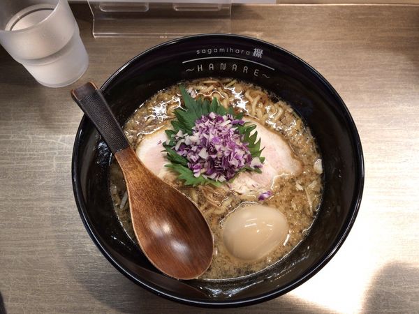 「オダサガの黒+味玉（味玉醤油：850円）」@Sagamihara 欅 〜HANARE〜の写真