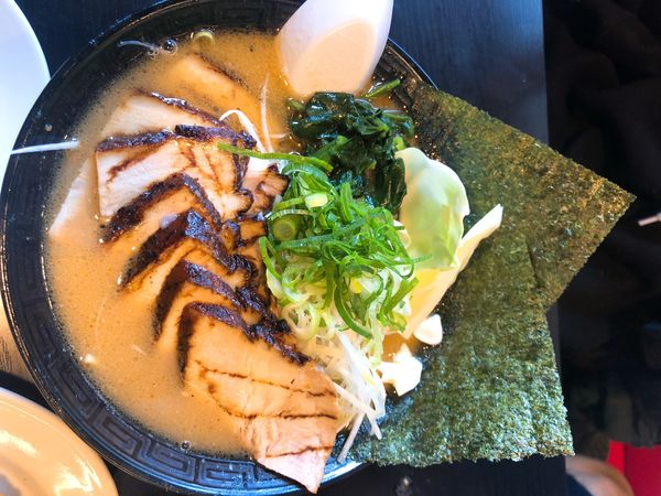 「霜降り濃厚豚骨チャーシュー麺」@ハルピンラーメン 富士見諏訪南IC店の写真