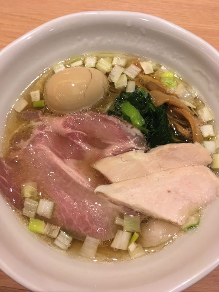 「特製鶏だし塩らーめん」@麺処 景虎 新越谷ヴァリエ店の写真