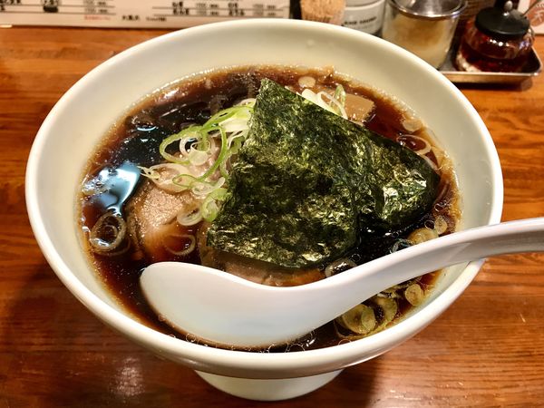 「大黒天特製醤油ラーメン厚切りチャーシュー」@大黒天の写真