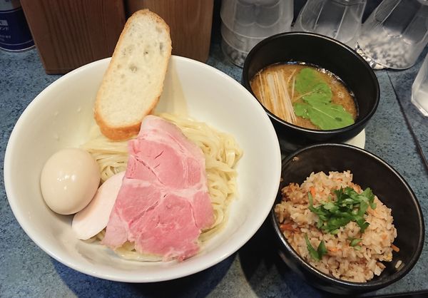 「特製白湯つけめん＋炊き込みご飯」@もとのともの写真