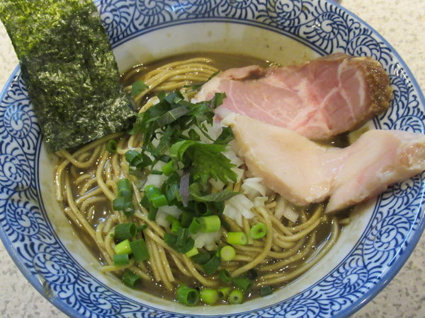 「濃厚煮干しラーメン（880円）」@破壊的イノベーションの写真
