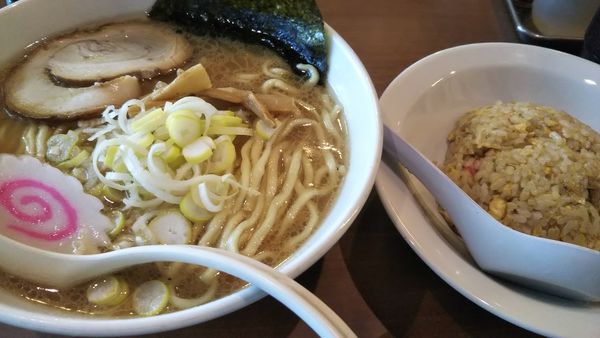 「ラーメン半チャーハン」@昌平ラーメンの写真