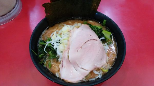 「ラーメン(並)¥700+ネギ¥100+青菜¥80-」@杉田家 千葉祐光店の写真