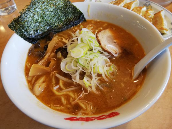 「特製にんにくらーめん　＋ぎょうざ」@テンホウ 松本渚店の写真