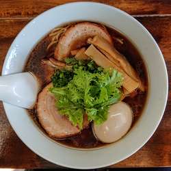 特製・白トリュフ香るシャンピニオン出汁のラーメン　９９０円