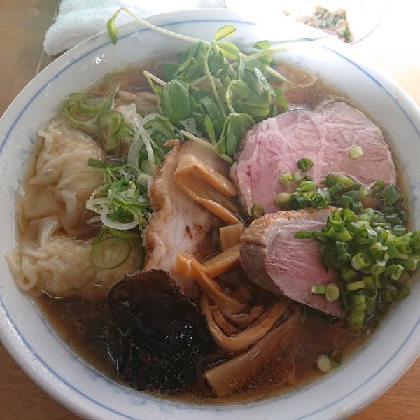 「俺のワンタン麺チャーシュー2枚1200円他」@MENYA 食い味の道有楽の写真