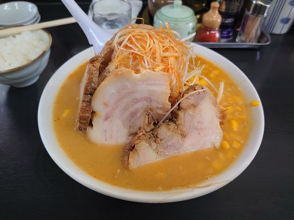 「ネギ味噌チャーシュー+コーン」@萬馬軒 諏訪店の写真