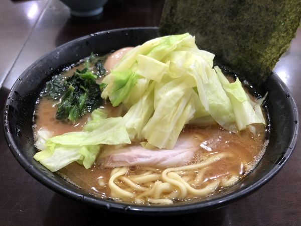 「ラーメン 並 味玉 キャベツ」@杉田家 千葉祐光店の写真