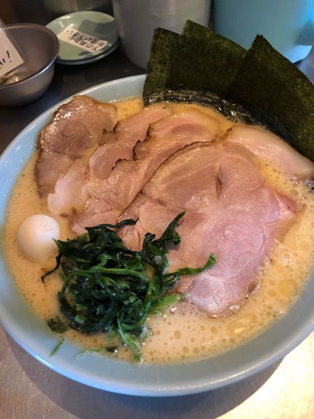 「醤油ラーメン太麺、麺増し肉増し硬め濃いめ」@○花の写真