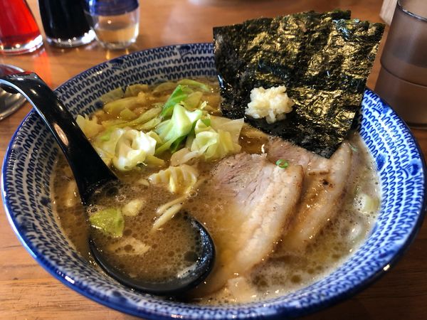 「豚骨醤油ラーメン　780円」@麺 やまだの写真