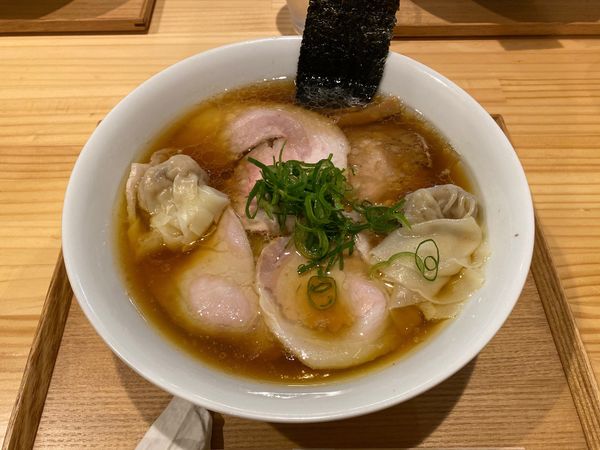 「わんたん入り醤油チャーシュー麺」@飯田商店 湯河原本店の写真