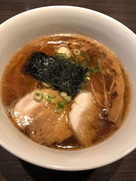 「醤油らぁ麺」@支那そばや 本店の写真