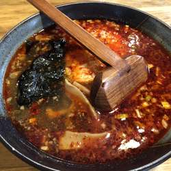 ハーフ激辛ラーメン　￥４５０