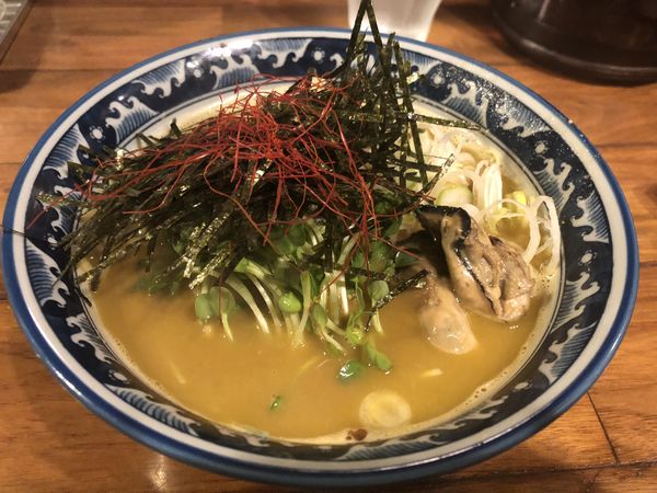 「牡蠣拉麺」@麺や佐市の写真
