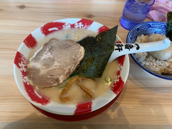 「白とんこつラーメン700円」@一番軒+世界の山ちゃん 小牧店の写真