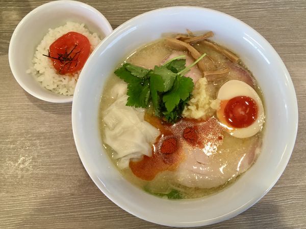 「プレミアムモルツ 小瓶 → 特製味噌生姜麺 ＋ 漬け卵黄丼」@中華そば 和渦 TOKYOの写真