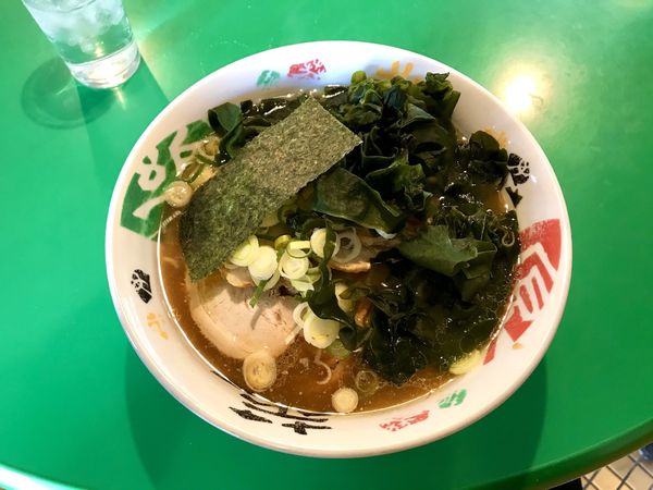 「叉焼ラーメン大+わかめ」@トンチン館の写真