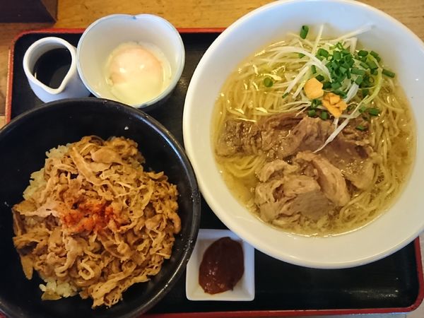 「【限定】牛スジの塩らーめんと牛丼のセット ￥950」@和風らーめん 凪の写真