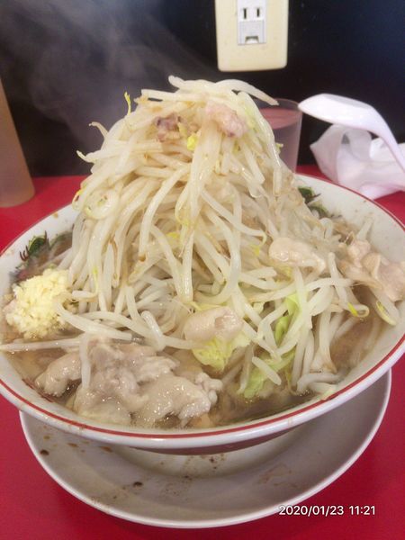 「ラーメン小＋豚１枚 ¥８８０」@鷹の目 獨協大学前本店の写真