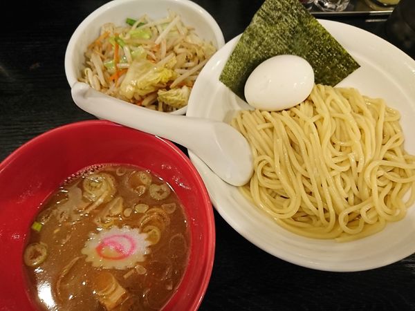 「ちょいつけ麺+野菜、ゆで玉子(890円)」@大勝軒まるいち 赤羽店の写真