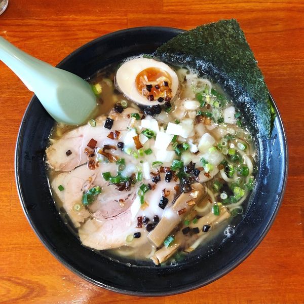 「葱麻呂（魚介豚骨＋ネギ油）」@岡谷らー麺 mossaおぱちの写真
