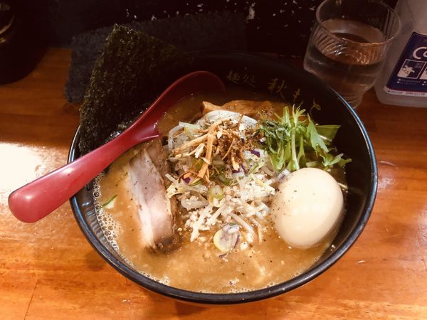 「味噌ラーメン　豚鶏白湯×15種類のスパイス ×手揉み太麺」@麺処 秋もとの写真