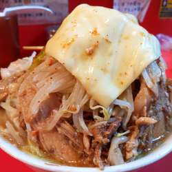 小ラーメン 生卵 チーズ