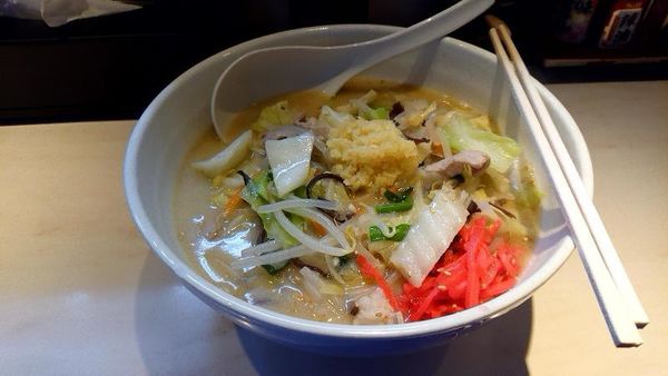 「2020年1月限定「塩豚こつ牛もつらーめん」900円」@湯麺 大八の写真