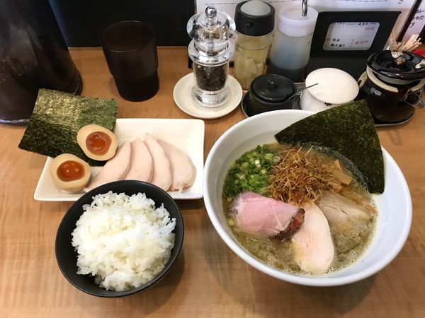 「煮干し醤油ラーメン三点盛り、ご飯」@麺屋 ぶんけいの写真