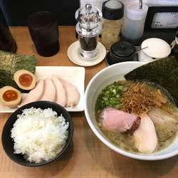 煮干し醤油ラーメン三点盛り、ご飯