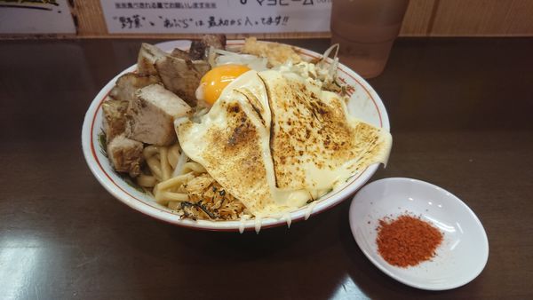 「汁なし(750円) +炙りチーズ(100円)」@自家製麺 まさきの写真