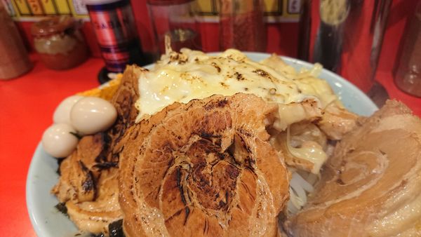 「チャーシューまぜそば」@ハイカロリー学園の写真