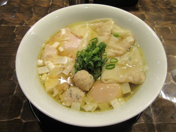 「特級塩そば（１０５０円）」@特級鶏蕎麦 龍介の写真