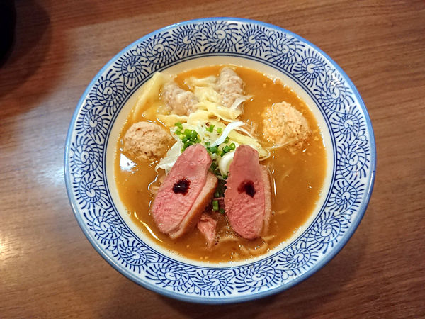 「限定 鴨白湯ラーメン+特製ワンタン」@煮干しつけ麺 宮元の写真