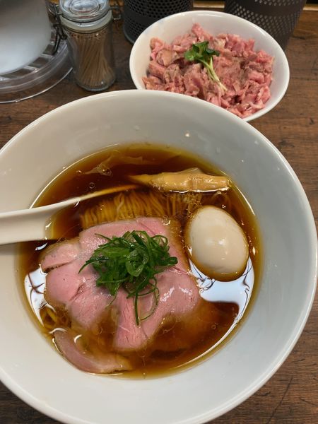 「味玉醤油蕎麦950円+肉飯150円」@神保町黒須の写真