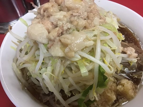 「麺半分豚2枚700円ニンニク少なめ野菜アブラ」@ラーメン二郎 茨城守谷店の写真