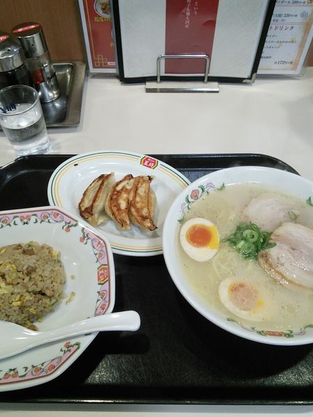 「ラーメンセット(牛骨ラーメン)　８５０円」@餃子の王将 大口駅前店の写真