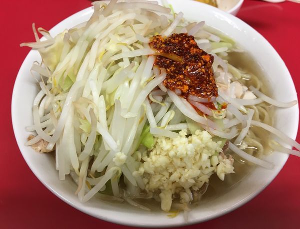 「小ラーメン 玉子 ヤサイ ニンニク ラー油」@ラーメン二郎 千住大橋駅前店の写真