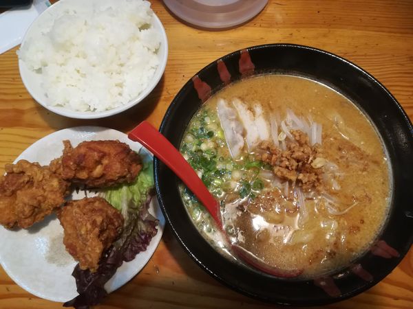 「麦味噌ラーメン＋鶏のから揚げセット」@麺屋 武家の写真