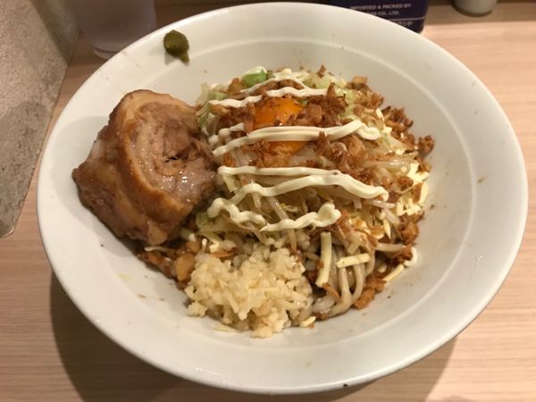 「ラーメン汁なし（250g）+チーズ、全マシ」@麺屋 味方の写真