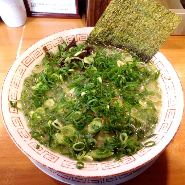 「青ねぎ長浜らーめん（850円）麺の固さ：ふつう」@博多長浜らーめん 六角堂 橋本店の写真