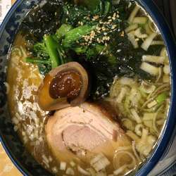 塩らぁ麺 青菜と若芽添え