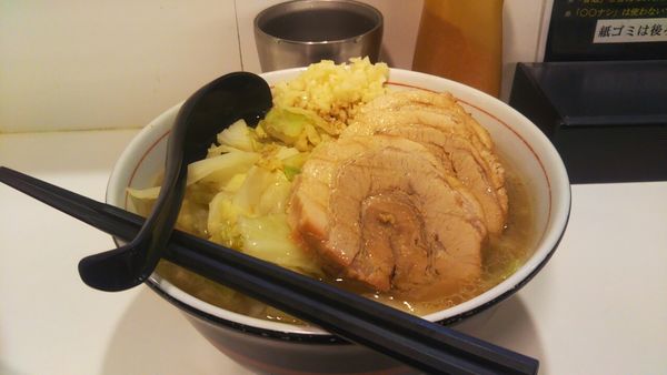 「小らーめん+豚券（ニンニクマシカラメ）」@ハイパーファットンの写真